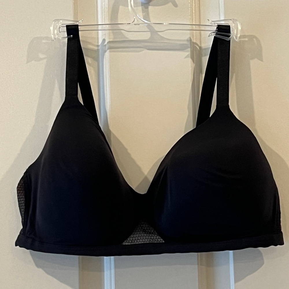 Women’s Hanes G523 Wireless Bra in Black